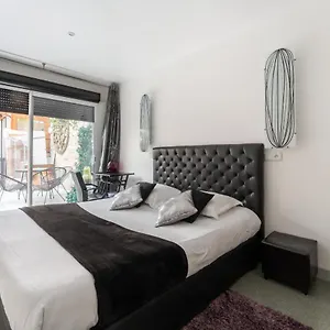 L'oasis Montparnasse 2*, Paris França