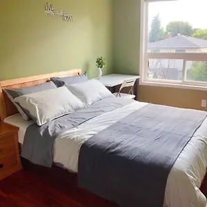 Nice With Private Bath In Mid Town Accommodatie bij particulieren Toronto